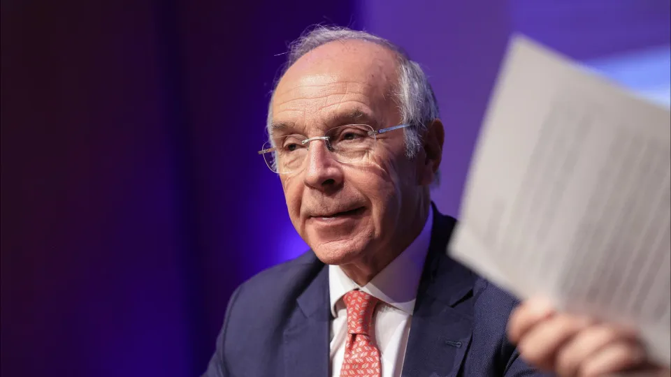 Births outside maternity wards? Marques Mendes asks the minister for answers