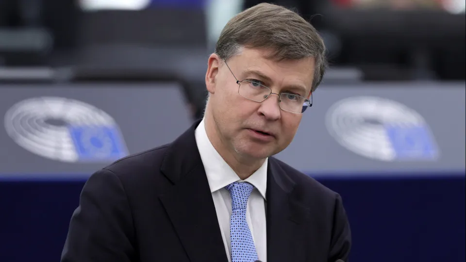 Brussels urges Portugal to maintain "budgetary course" and reduce debt