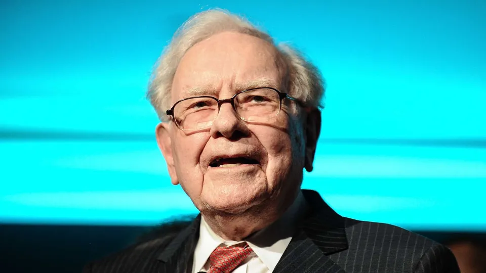Buffett leaves Berkshire Hathaway but keeps a large portion of the shares