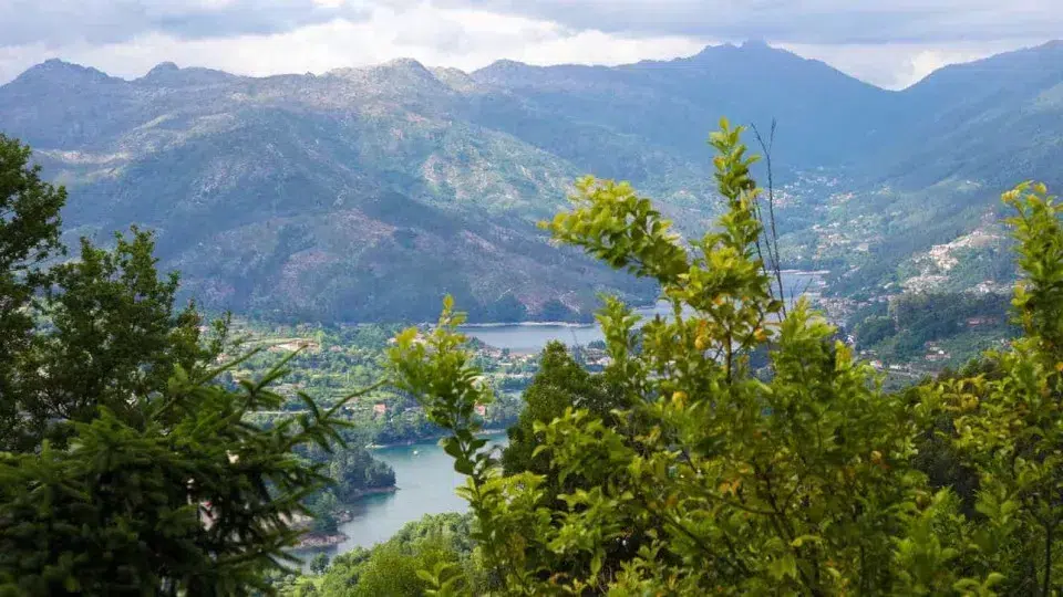 Canadian tourists who got lost in Gerês found with drone