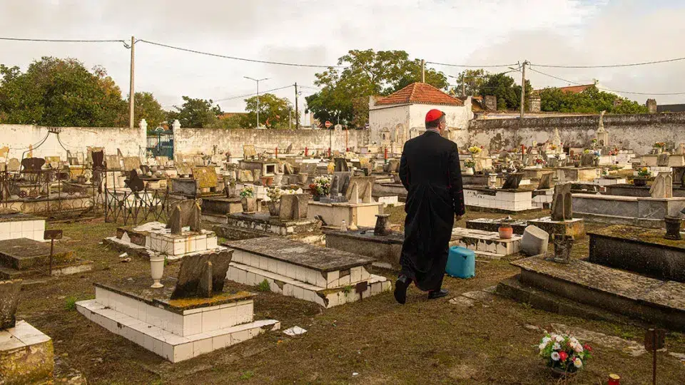Cardinal Américo Aguiar denounces desecration of graves in Alhos Vedros