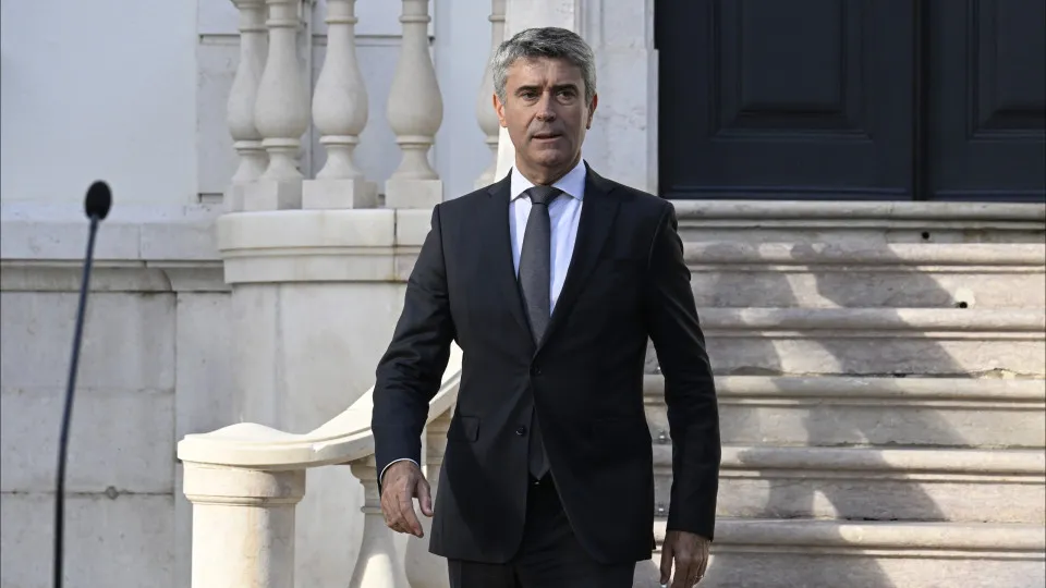 Carneiro warns of the risks of privatization and advocates for strategic TAP