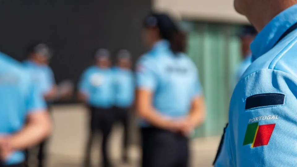 Carried "two bladed weapons" in their luggage. Was arrested at the airport.