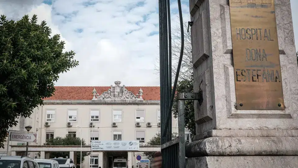 "Catastrophe." Petition created against the closing of the neonatology of D. Estefânia