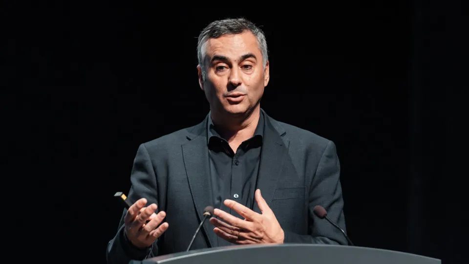 Changes to the teaching career will come into effect as they are negotiated.