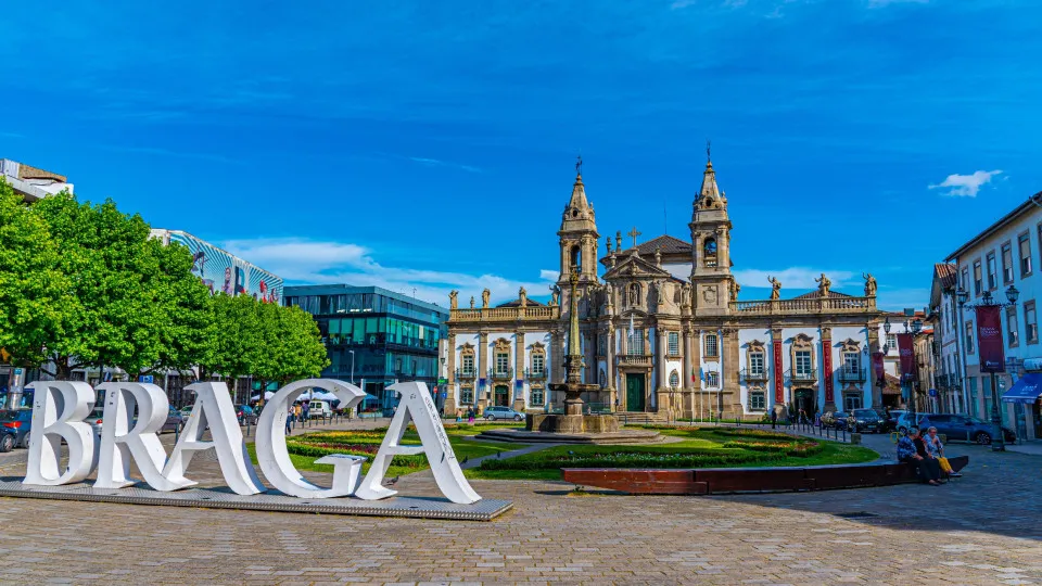 Chega reports fifty residence certificates for T3 in Braga.