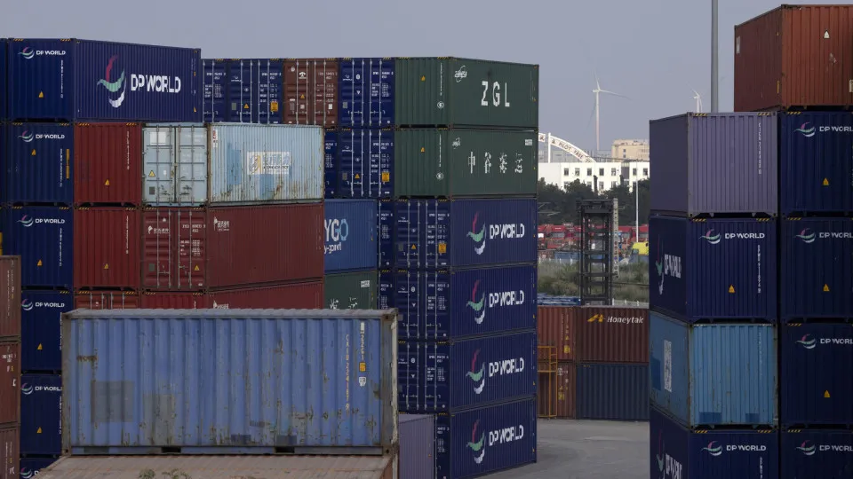 China and the USA suspend mutual port fees for one year