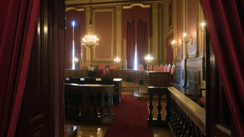 Court confirms ruling in fraud case with more than 100 defendants