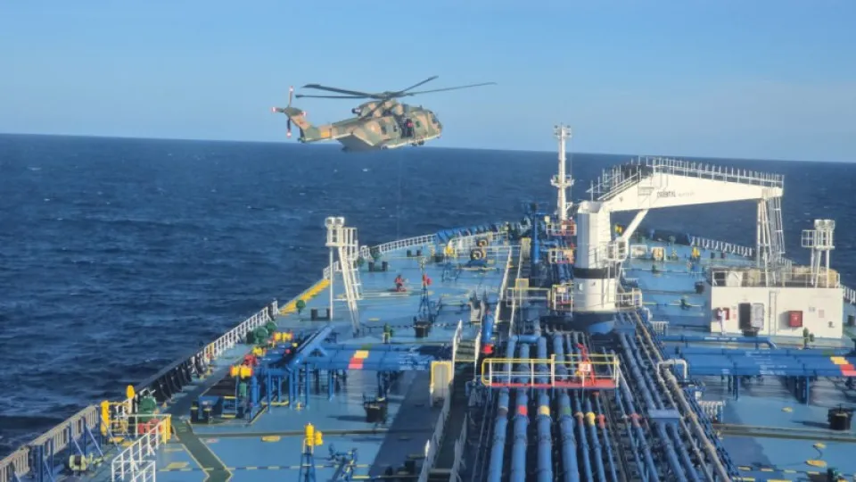 Crew member with "signs of stroke" rescued from ship off the coast of Figueira