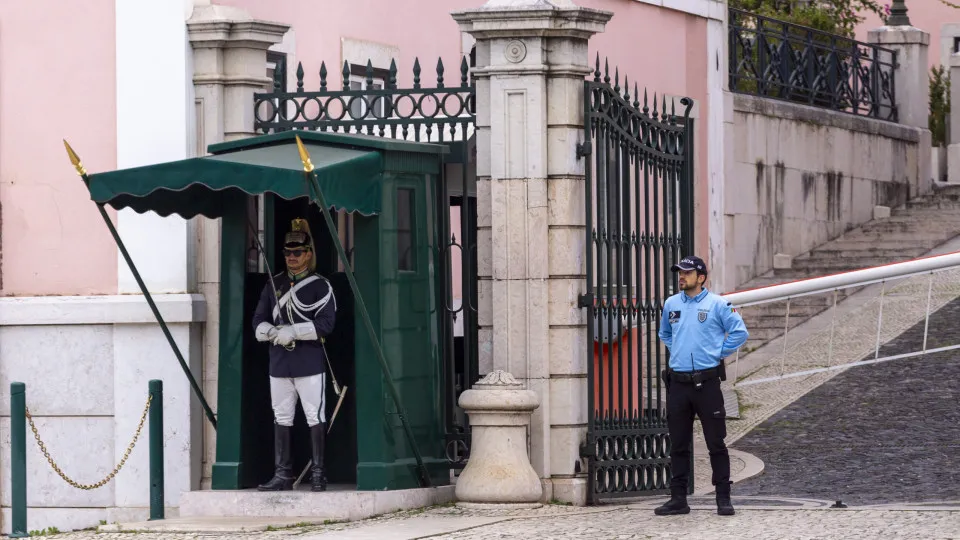 Decrees on nationality were sent today to the Palace of Belém.