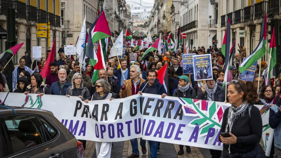 Demonstration for Palestine ends in Lisbon with "Grândola, Vila Morena"