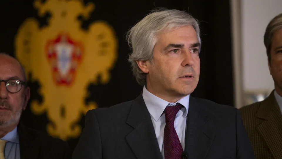 "Dignity". Nuno Melo says that November 25 completes April 25.