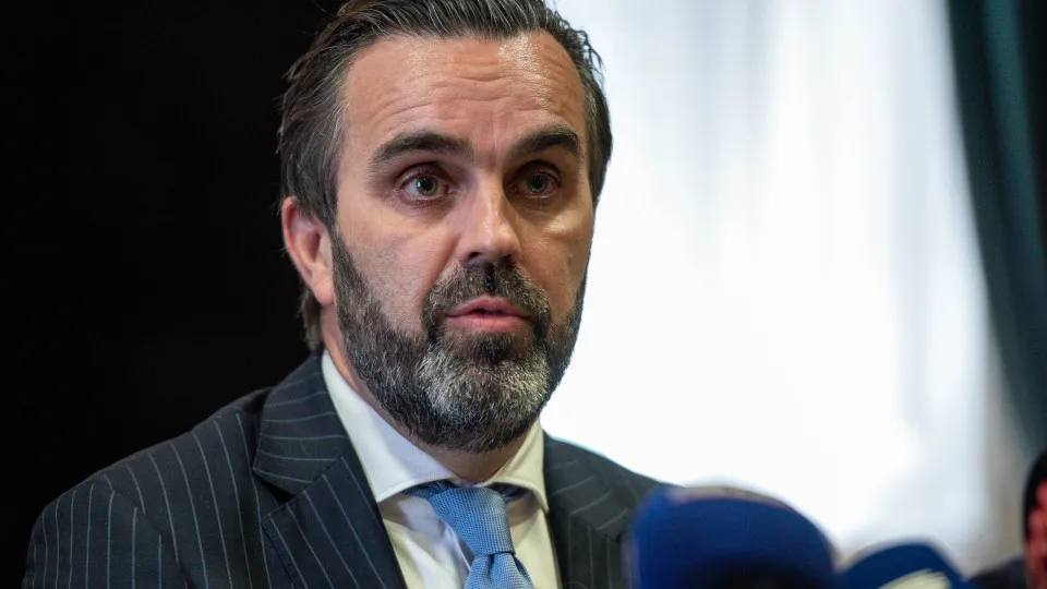 Dismissal or continuity of the minister: Bastonário refuses to join the cheering squads