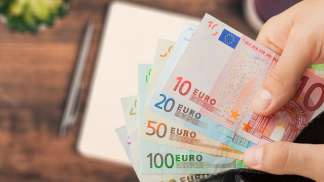 Do you receive subsidies or pensions? Here are the November payment dates.