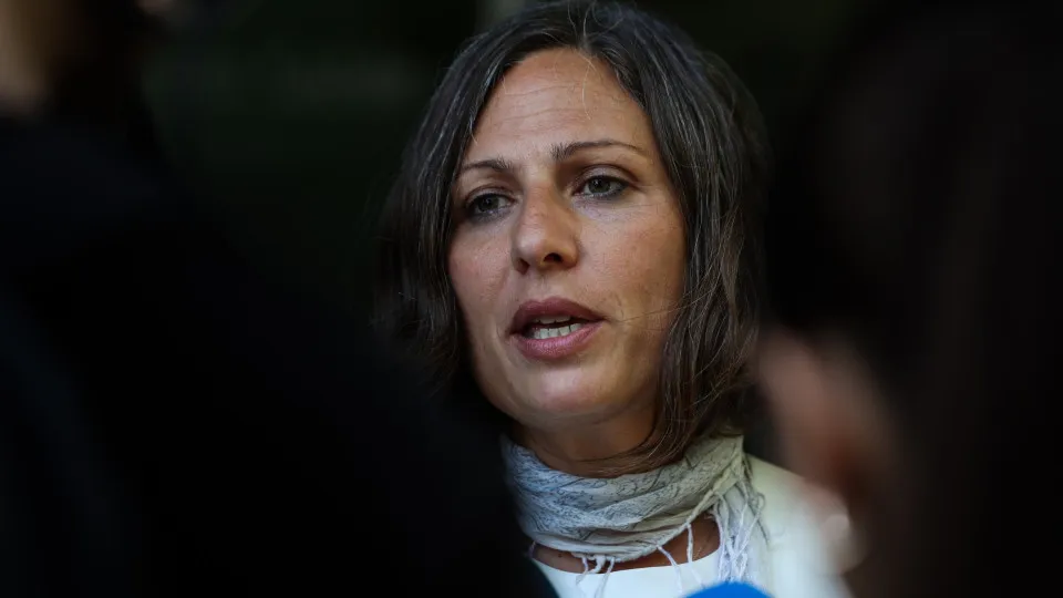 Doctors join the general strike against the Government's labor package.