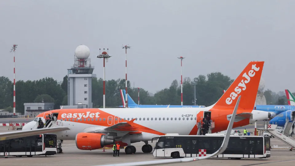 easyJet continues to monitor the market but does not foresee returning to the Azores