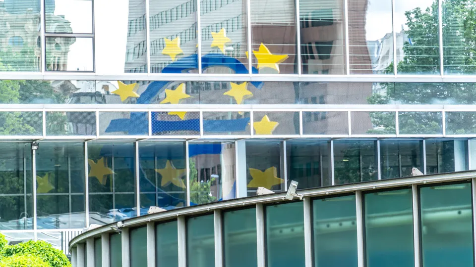 ECB observes more stable wage pressures until September 2026