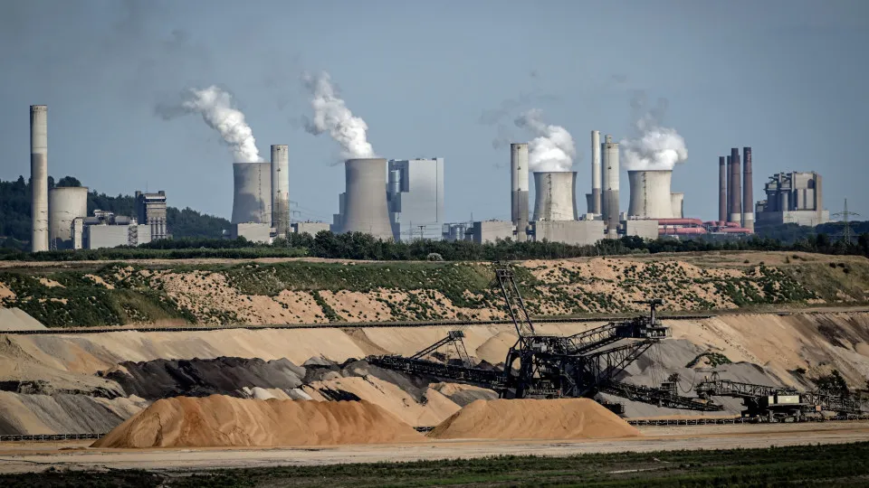 Economic growth is the main factor responsible for the increase in CO2 emissions.