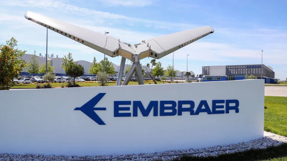 Embraer's profits until September fell by 66% to 86.85 million.