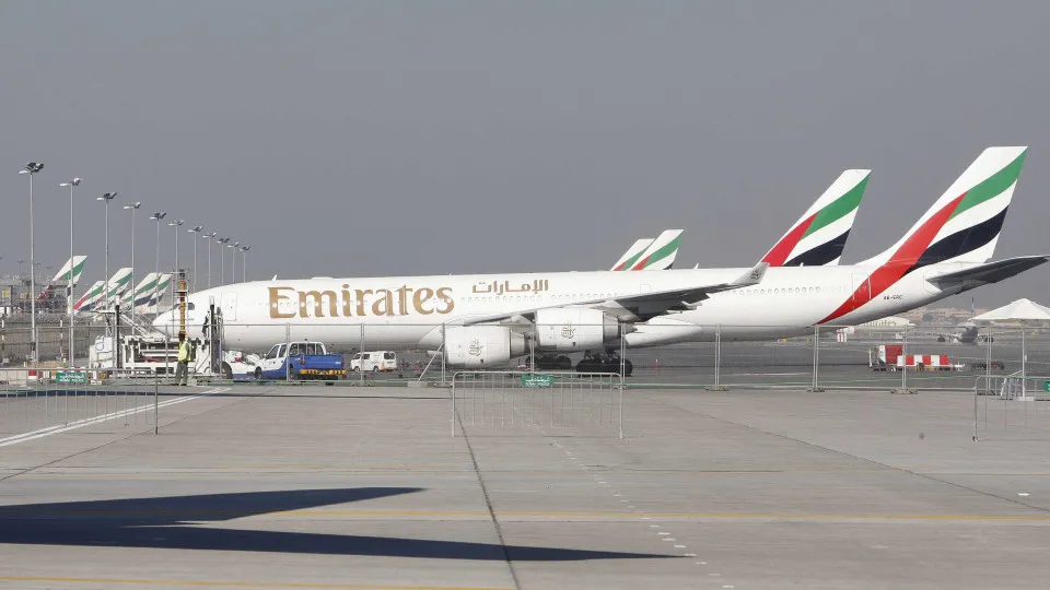 Emirates orders 65 Boeing 777X worth 32 billion euros.