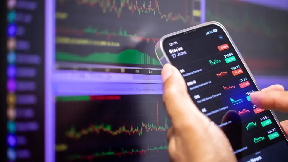 European stocks steady, buoyed by possible rate cuts in the US