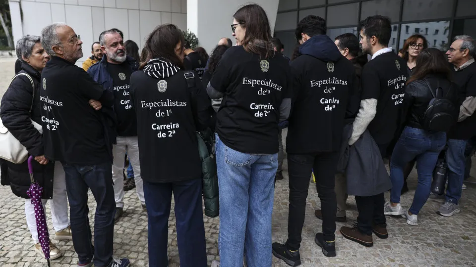 Experts of PJ protest for their own career and accuse management of subordinating them