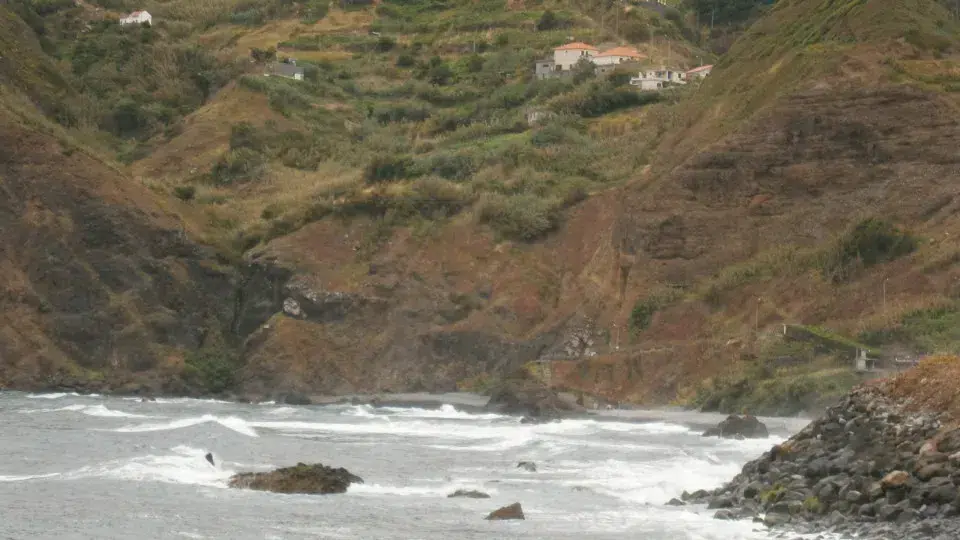 Father dies after trying to save daughter on Madeira beach. Young woman survived.