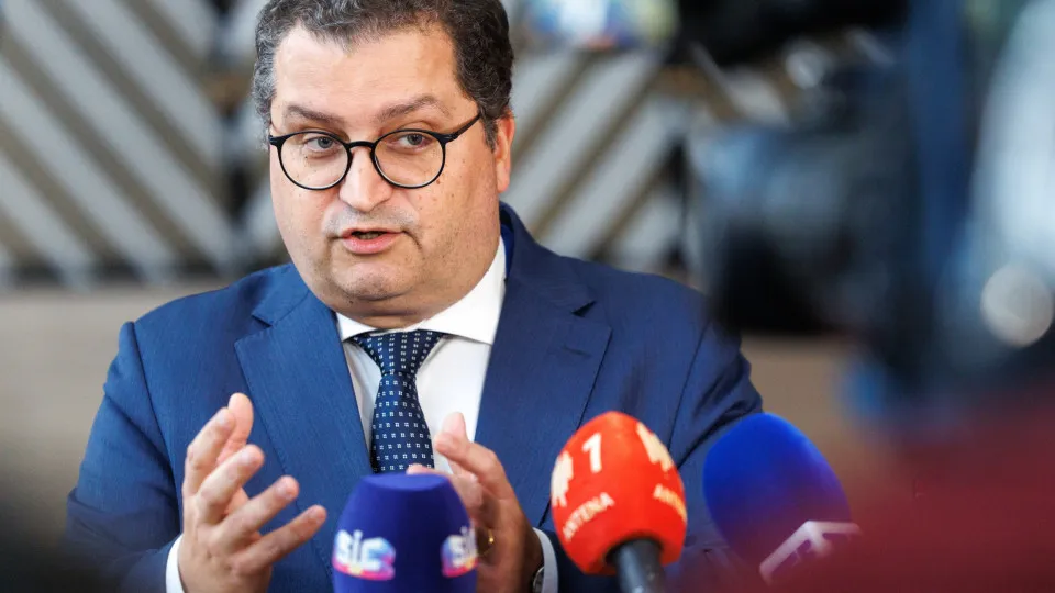 Finance Minister "quite confident" in a surplus of at least 0.3%