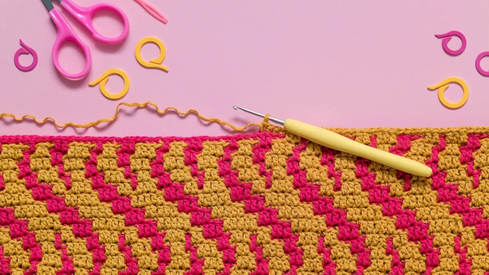 From Viseu to California, Portuguese woman finds success with crochet pieces