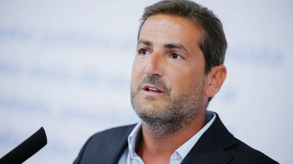 General strikes happen whenever the governments are not left-wing.