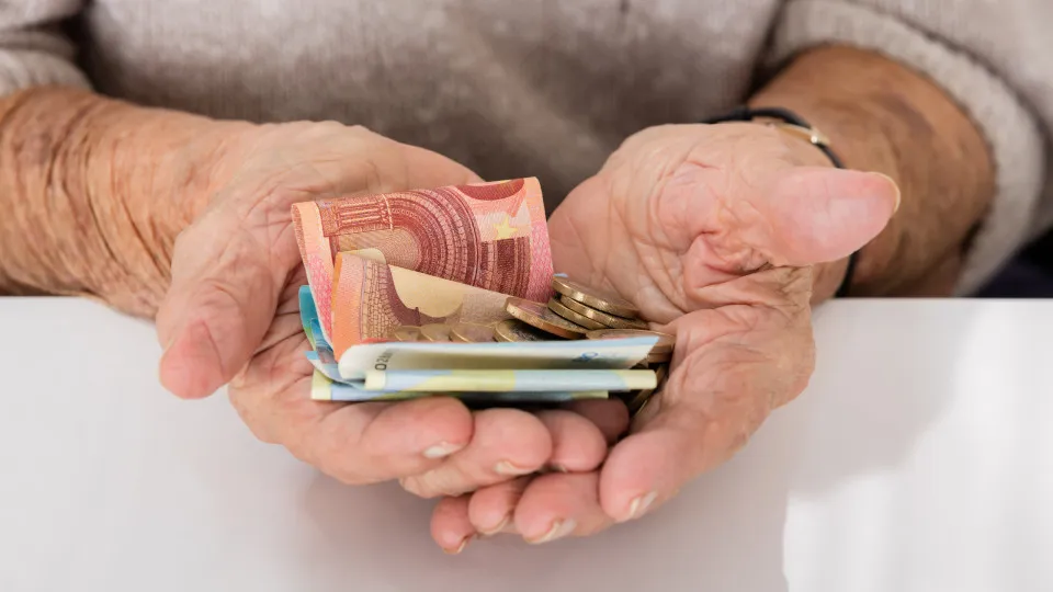 Geopolitical risks worry the insurance and pension fund sector