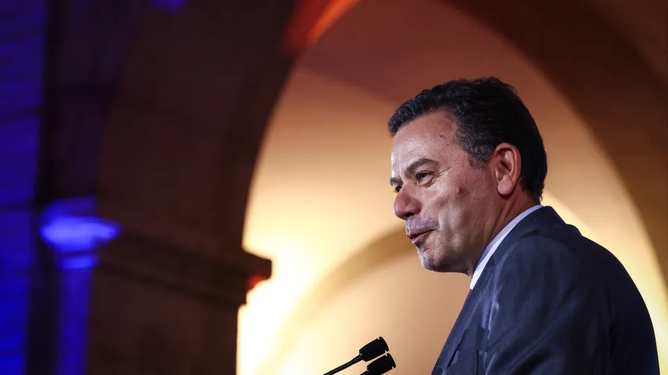 "Global failure" not seizing "stability" for the country to grow