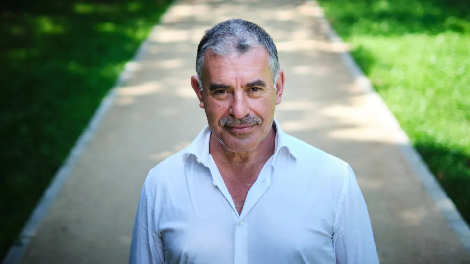 Government challenges Portuguese families abroad to speak Portuguese at home