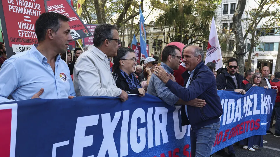 Government is "captured by the Banks." General strike? "Smells like the troika."