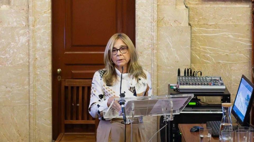 Health Minister says meeting with contract doctors will be "to listen"