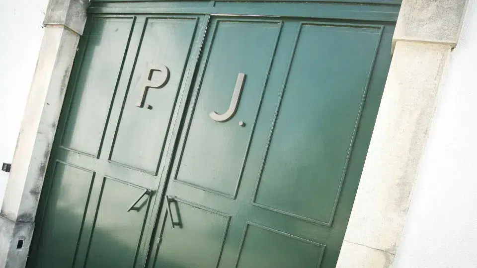 Health workers detained in illegal immigration network suspended from duties