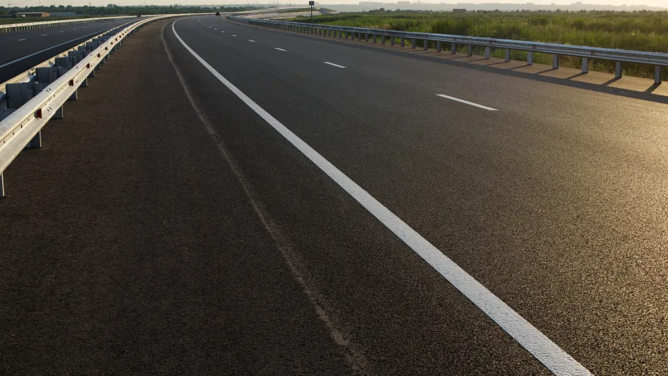 Highway 16 reopened in the Sintra-Cascais direction after accident.