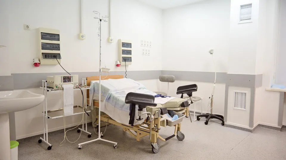 Husband of pregnant woman who died admits going to court. "They took too long"