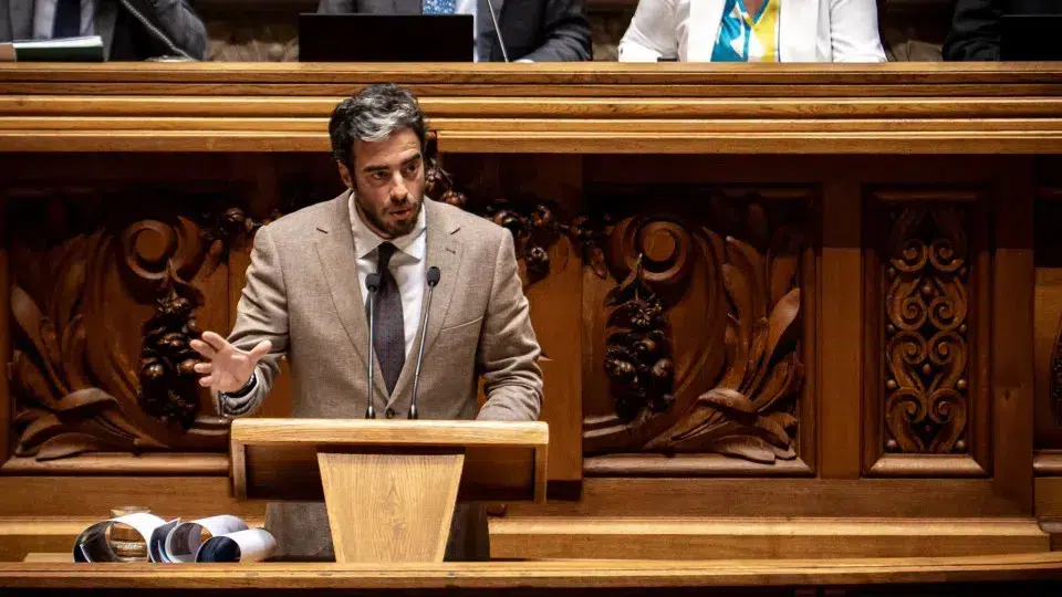 IL says that the minister should step down if she is not capable of reforming the SNS.