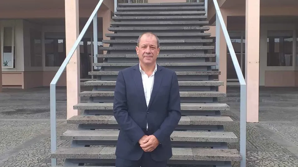 IL warns that the autonomy of the Azores is at risk due to its finances.