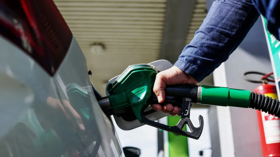 Increase in gasoline sales cancels out the drop in diesel until September