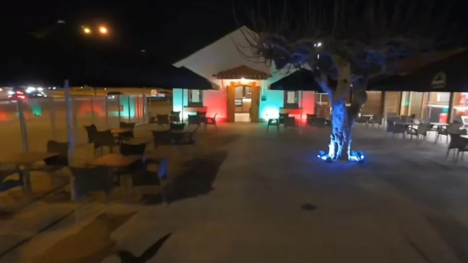 Kills partner and son in Montijo restaurant and flees. What is known