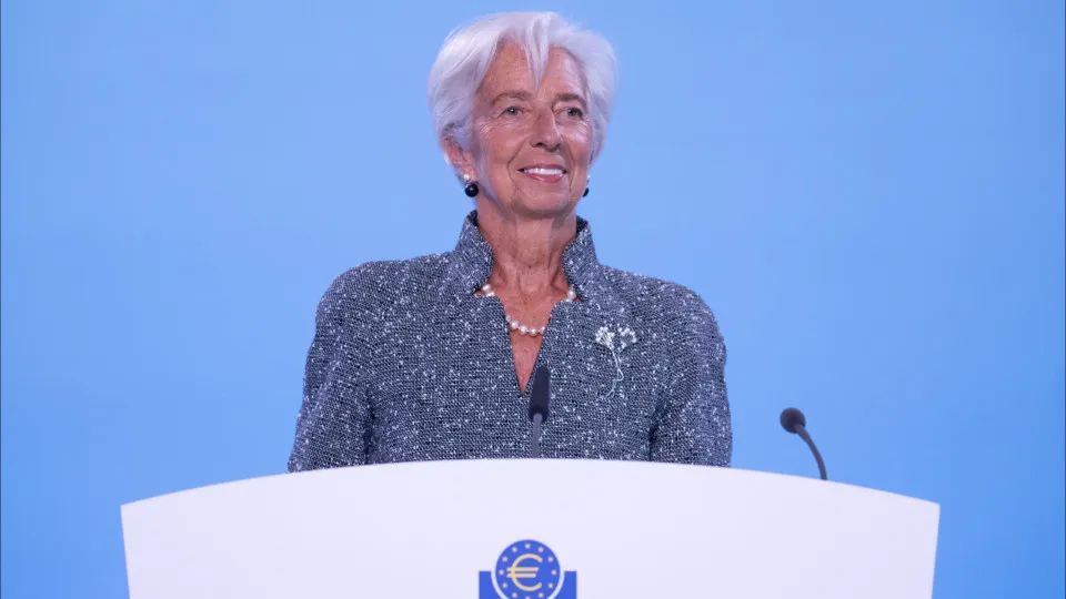 Lagarde says that lack of investment can cause "budget stagnation"