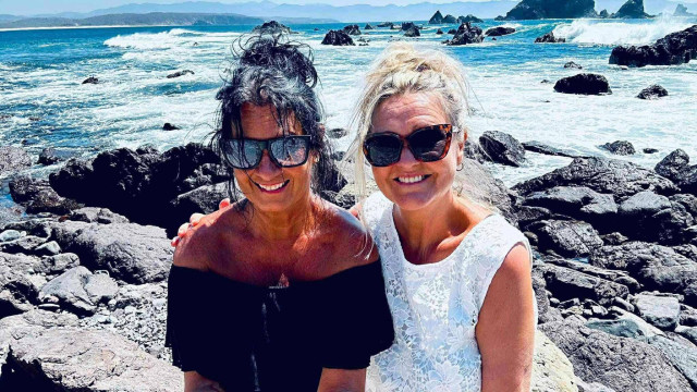 Level crossing where tourists died did not meet "legal requirements"