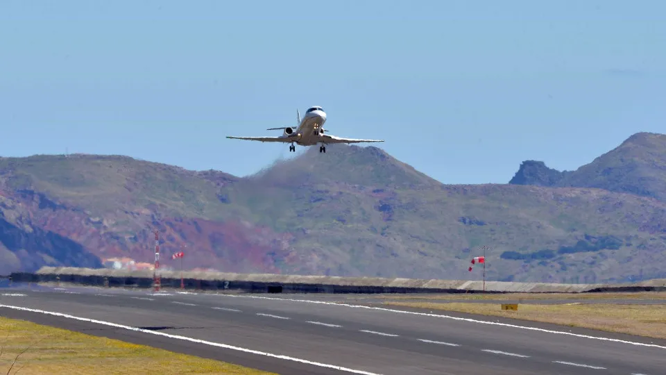Madeira Airport. Wind detection radar already has a date to become operational