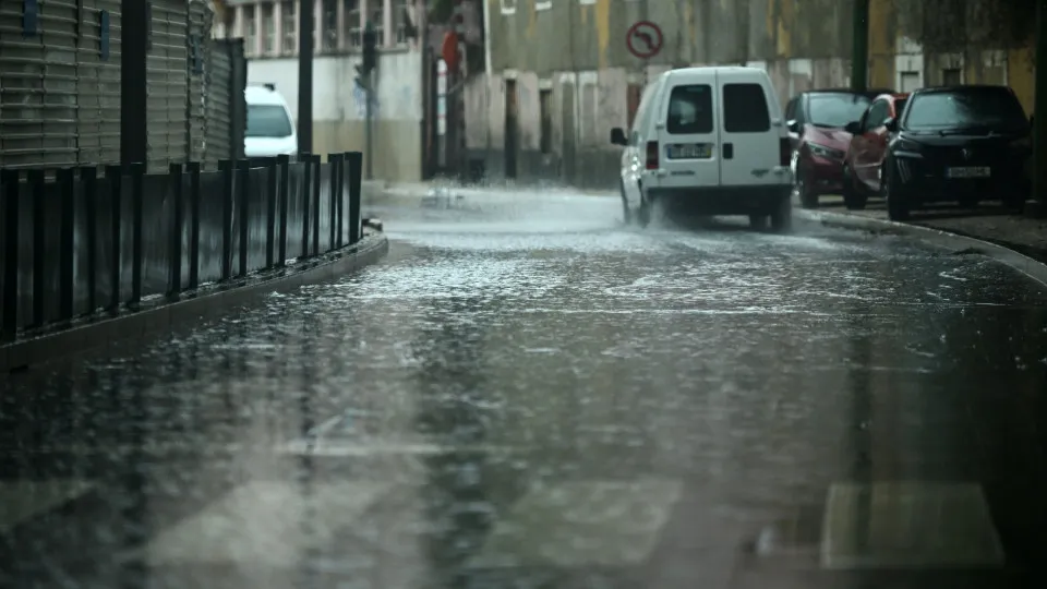 Mainland Portugal records more than 800 occurrences by 18:00.