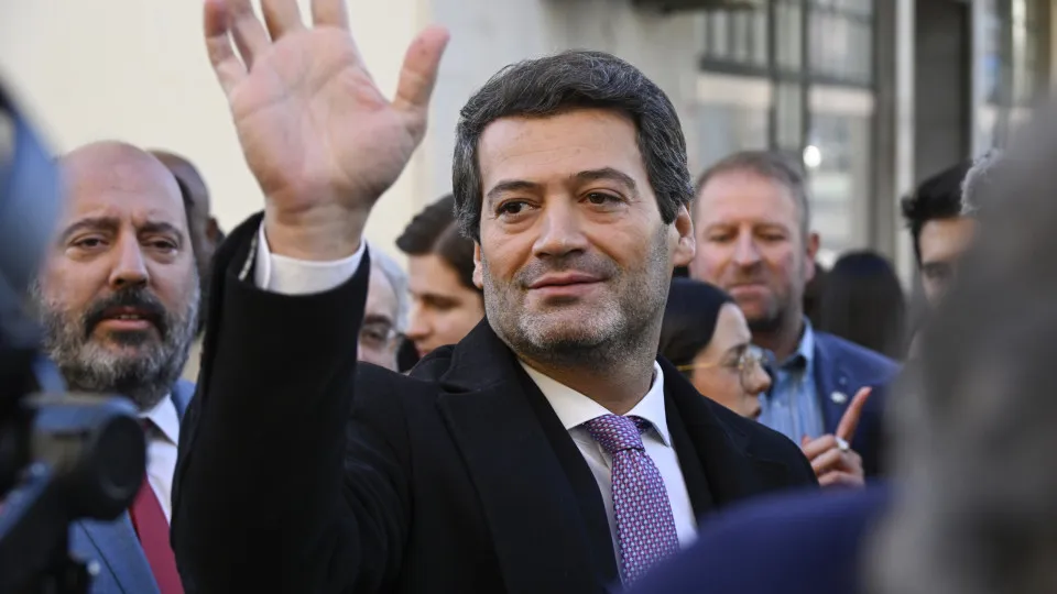 Marcelo is the symbol of a failed Nation. He bows everywhere he goes.