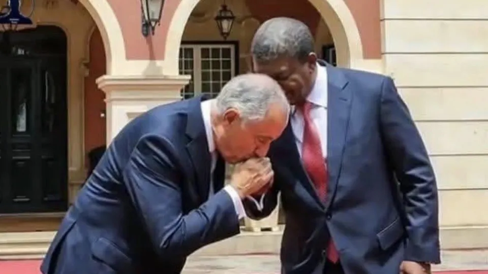 Marcelo kissed the hand of the Angolan president? Attention, the photograph is fake.