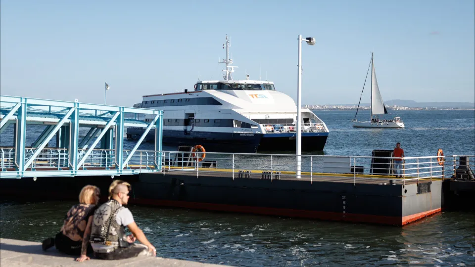 Maritime transport with the only decline in passenger numbers in 2024