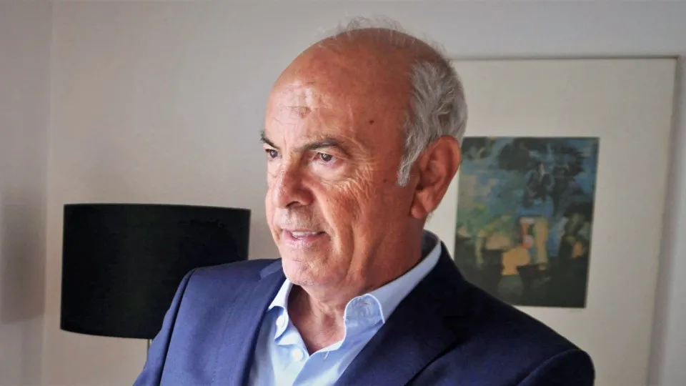 Menezes and the bicycles. Injunction? "Bike lane will be removed"